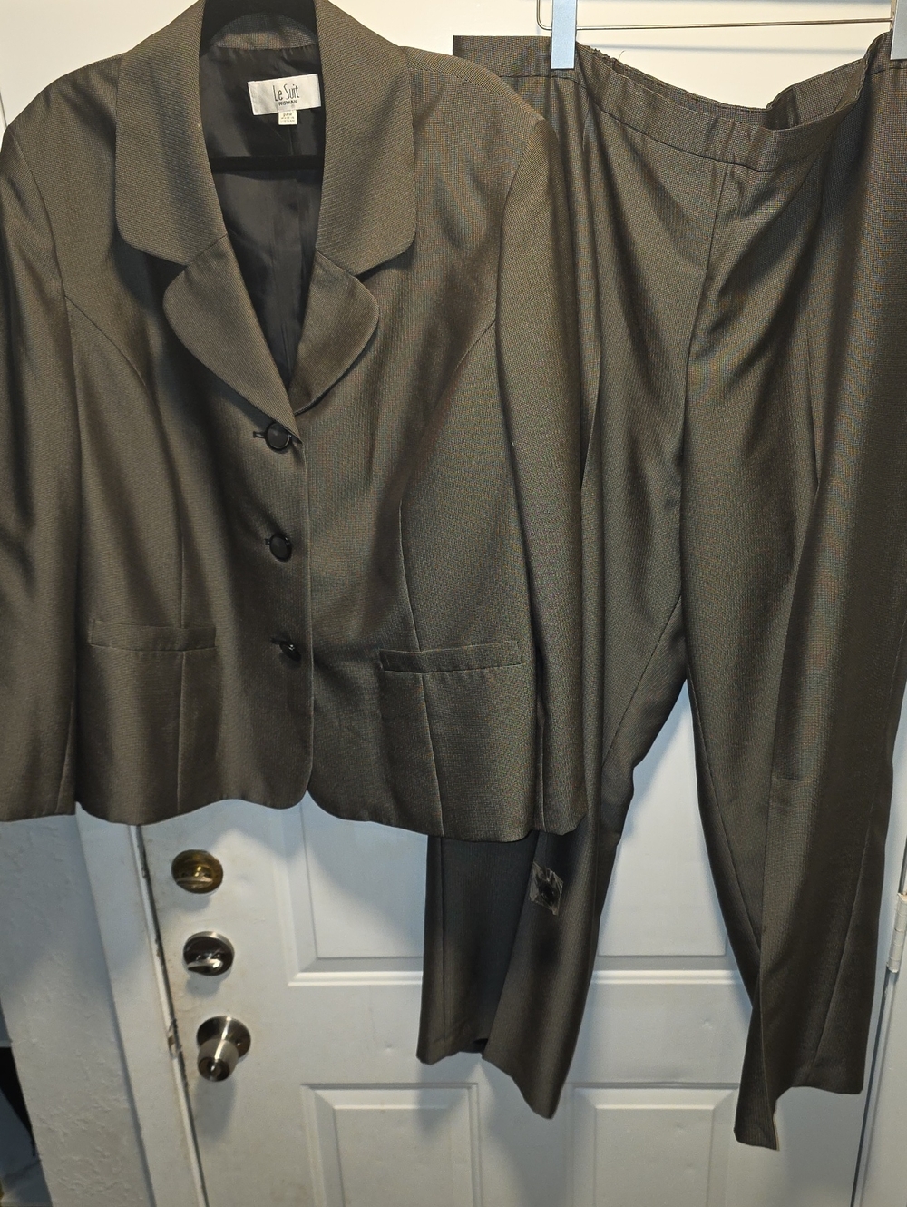 Le Suit Olive Green Women's Two-Piece Blazer and Pant Set